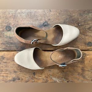 Size 38 (7.5) El Naturalista flats with pointed toe.